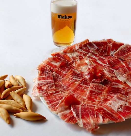 Jamón con picos de pan y cerveza